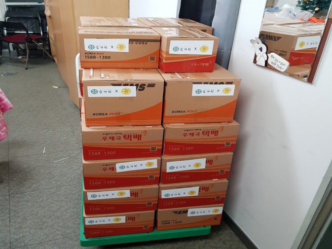 서울여자대학교 사회복지학과 학생들을 위한 기프트 박스가 쌓여있는 모습