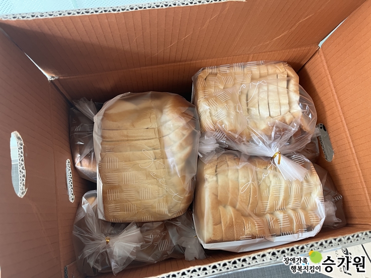 권예심 후원가족님의 후원물품(빵 3박스), 장애가족행복지킴이 승가원ci 삽입