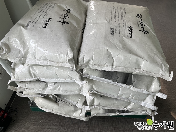 권예심 후원가족님의 후원물품(쌀 200kg), 장애가족행복지킴이 승가원ci 삽입